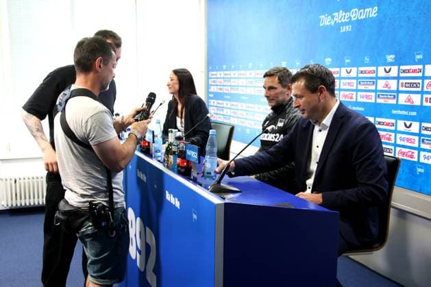 DEU, DFL, 2. FBL Hertha BSC, PK, 30.07.2025, Sportforum, Berlin, DEU, DFL, 2. FBL Hertha BSC, PK, im Bild Benjamin Weber (Sportdirektor, Hertha BSC Berlin), Cheftrainer Stefan Leitl (Hertha BSC Berlin) DFL - regulations prohibit any use of Photographs as image sequences and or quasi-video