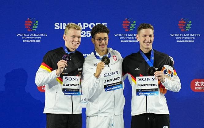 (250730) -- SINGAPORE, July 30, 2025 -- Gold medalist Ahmed Jaouadi (C) of Tunisia, silver medalist Sven Schwarz (L) of Germany and bronze medalist Lukas Maertens of Germany pose during the awarding ceremony for the men s 800m freestyle final of swimming at the World Aquatics Championships in Singapore, July 30, 2025. ) (SP)SINGAPORE-WORLD AQUATICS CHAMPIONSHIPS-SWIMMING-MEN 800M FREESTYLE XiaxYifang 