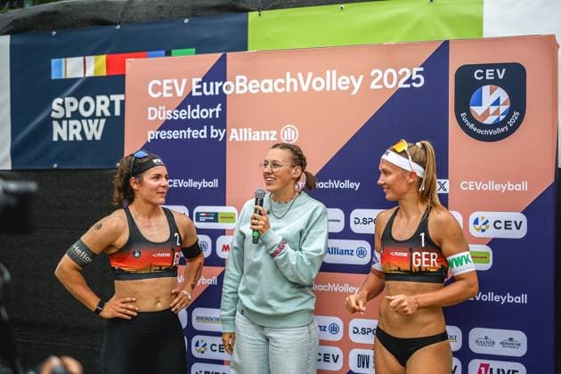 Beachvolleyball I Europameisterschaft 2025 I Gruppenphase I 30.07.2025 Anna-Lena Grüne (Deutschland) beim Siegerinterview von Moderatorin Jana Schick zusammen mit Sandra Ittlinger (Deutschland) Düsseldorf Rochusclub Düsseldorfer Tennisclub e.V. Deutschland Copyright: xLobeca JasperxLorenzx