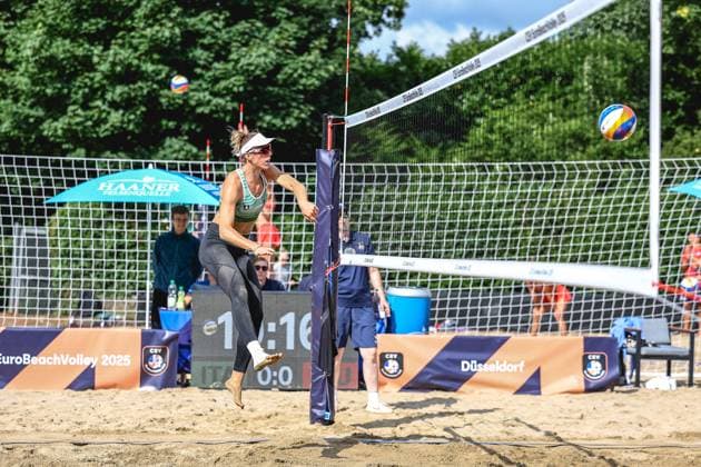 Beachvolleyball I Europameisterschaft 2025 I Gruppenphase I 30.07.2025 Reka Orsi Toth (Italien) beim Angriff Düsseldorf Rochusclub Düsseldorfer Tennisclub e.V. Deutschland Copyright: xLobeca JasperxLorenzx