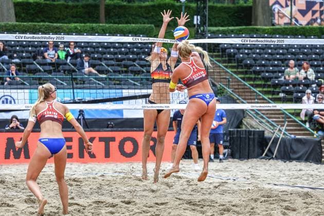 Beachvolleyball I Europameisterschaft 2025 I Gruppenphase I 30.07.2025 Sandra Ittlinger (Deutschland) blockt den Angriff von RaÃ¯sa Schoon (Niederlande) Düsseldorf Rochusclub Düsseldorfer Tennisclub e.V. Deutschland Copyright: xLobeca JasperxLorenzx