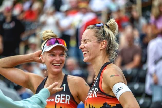 Beachvolleyball I Europameisterschaft 2025 I Gruppenphase I 30.07.2025 Louisa Lippmann (Deutschland) lacht mit zugekniffenen Augen Düsseldorf Rochusclub Düsseldorfer Tennisclub e.V. Deutschland Copyright: xLobeca JasperxLorenzx