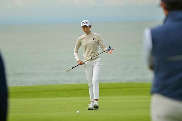 30th July 2025; Royal Porthcawl Golf Club, Porthcawl, Wales; AIG Womens Open Golf, Practice Day; Yealimi Noh preparing to putt  AledxHopkins