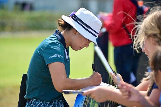 30th July 2025; Royal Porthcawl Golf Club, Porthcawl, Wales; AIG Womens Open Golf, Practice Day; Jenny Shin signing fans autographs after her round  AledxHopkins