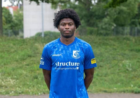 Patrick-Emmanuel Abe; VSG Altglienicke; Regionalliga Nordost, Porträttermin 2025 2026, 17.07.2025, Copyright: xSebastianxRäppold MatthiasxKochx