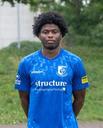 Patrick-Emmanuel Abe; VSG Altglienicke; Regionalliga Nordost, Porträttermin 2025 2026, 17.07.2025, Copyright: xSebastianxRäppold MatthiasxKochx