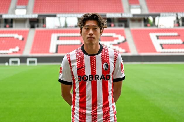 Yuito Suzuki (SC Freiburg, 14) GER, SC Freiburg, Fussball, 1. BL, Portraettermin 2025 2026, 30.07.2025 GER, SC Freiburg, Fussball, 1. BL, Portraettermin 2025 2026, 30.07.2025 Freiburg *** Yuito Suzuki SC Freiburg, 14 GER, SC Freiburg, Football, 1 BL, portrait date 2025 2026, 30 07 2025 GER, SC Freiburg, Football, 1 BL, portrait date 2025 2026, 30 07 2025 Freiburg Copyright: xEibner-Pressefoto ThomasxHessx EP_THS