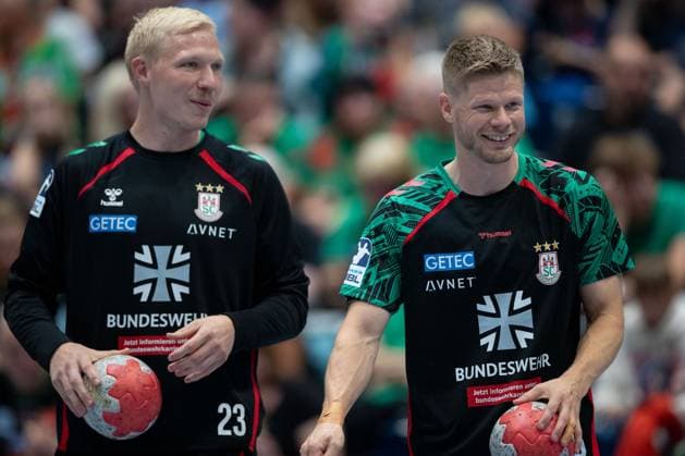 30.07.2025, xtgx, Handball, Testspiel, SC Magdeburg - Fredericia Handboldklub v.l. Magnus Saugstrup (Magdeburg, 23), Sebastian Barthold (Magdebug, 25) SC Magdeburg wirbt auf den Aufwärmtrikots für die Bundeswehr. Symbolfoto, Symbolbild, Werbung, Sponsor, Bundeswehr, Armee, Militär Ilsenburg