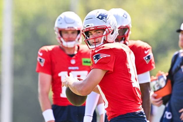 Jul 30, 2025; Foxborough, MA, USA; New England Patriots quarterback Drake Maye (10) throws a pass during training camp at Gillette Stadium, in Foxborough, Massachusetts. CSM Foxborough USA - ZUMAc04_ 20250730_zma_c04_023 Copyright: xEricxCanhax
