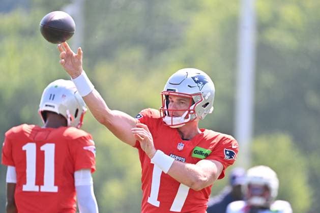 Jul 30, 2025; Foxborough, MA, USA; New England Patriots quarterback Ben Wooldridge (17) throws a pass during training camp at Gillette Stadium, in Foxborough, Massachusetts. CSM Foxborough USA - ZUMAc04_ 20250730_zma_c04_034 Copyright: xEricxCanhax