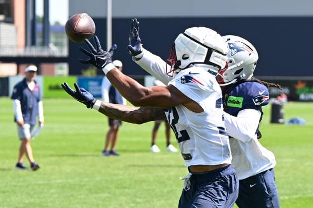 Jul 30, 2025; Foxborough, MA, USA; New England Patriots running back TreVeyon Henderson (32) makes a catch while being covered by safety Kyle Dugger (23) during training camp at Gillette Stadium, in Foxborough, Massachusetts. CSM Foxborough USA - ZUMAc04_ 20250730_zma_c04_044 Copyright: xEricxCanhax