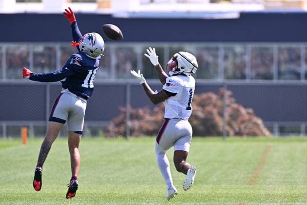 Jul 30, 2025; Foxborough, MA, USA; New England Patriots defensive back Josh Minkins (16) tries to defended against wide receiver Ja Lynn Polk (1) during training camp at Gillette Stadium, in Foxborough, Massachusetts. CSM Foxborough USA - ZUMAc04_ 20250730_zma_c04_045 Copyright: xEricxCanhax
