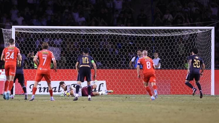 UEFA Champions League Second Qualifying Round Second Leg, Tofiq Bahramov Republican Stadium, Baku, Azerbaijan 30 7 2025 Qarabag vs Shelbourne Shelbourne™s Wessel Speel saves a penalty Wessel Speel saves a penalty 30 7 2025  Copyright: x INPHO AleksandarxDjorovicx AS4A2765