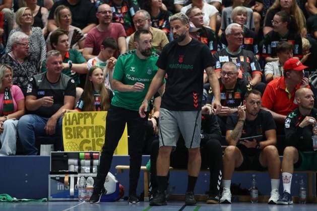 30.07.2025, xtgx, Handball, Testspiel, SC Magdeburg - Fredericia Handboldklub v.l. Physiotherapeut Steffen Mantai, Bennet Wiegert (Magdeburg, Trainer) Ilsenburg