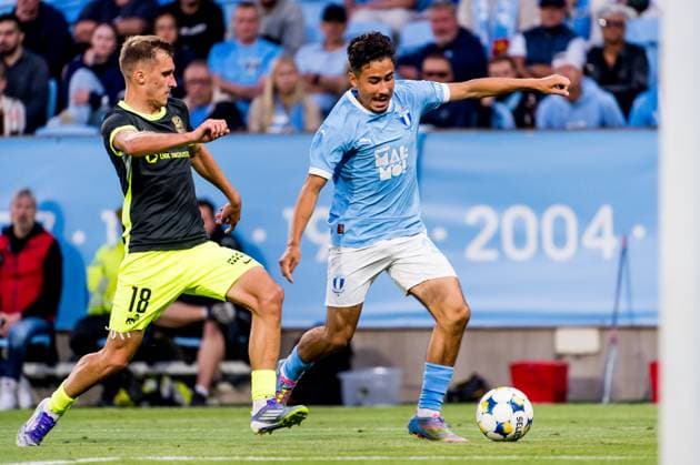 250730 Dmitrijs Zelenkovs of FK RFS and Adrian Skogmar of Malmö FF during the UEFA Champions League qualifier football match between Malmö FF and FK RFS on July 30, 2025 in Malmö. Photo: Christian Örnberg BILDBYRAN COP 166 CO0596 fotboll football soccer fotball uefa champions league qualifier champions league malmö ff fk rfs bbeng bbauto Copyright: CHRISTIANxÖRNBERG BB250730CO062