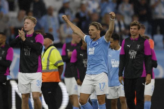 MALMÖ, SVERIGE 20250730 Malmös Jens Stryger jublar efter segern med 1-0 i onsdagens fotbollsmatch, andra kvalomgangen till Champions League, mellan Sveriges Malmö FF och Lettlands RFS pa Eleda Stadion, Nya Malmö Stadion, i Malmö, Sverige, 30 juli 2025. MALMÖ SVERIGE x10600x