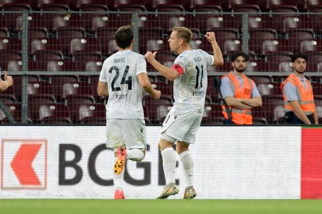 Geneva, Switzerland, July 30 2025 : Matej Vydra (11 Viktoria Plzen) celebrates after scoring his team s second goal with teammates during the UEFA Champions League Second Qualifying Round match between Servette FC and Viktoria Plzen at Stade de Geneve in Geneva, Switzerland (Giuseppe Velletri SPP) Copyright: xGiuseppexVelletrix xSPPx spp-en-GiVeSp-DZ9_9451