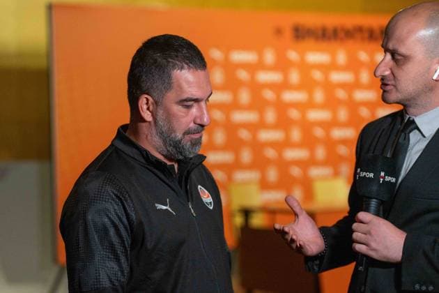 30.07.2025 KRAKOW KONFERENCJA PRASOWA DRUZYNY SZACHTAR DONIECK PRZED MECZEM UEFA EUROPA LEAGUE ---SZACHTAR DONIECK press conference, PK, Pressekonferenz BEFORE UEFA EUROPA LEAGUE MATCH NZ. COACH ARDA TURAN FOT. IGOR ZADECKI ARENA AKCJI NEWSPIX.PL --- newspix.pl 
