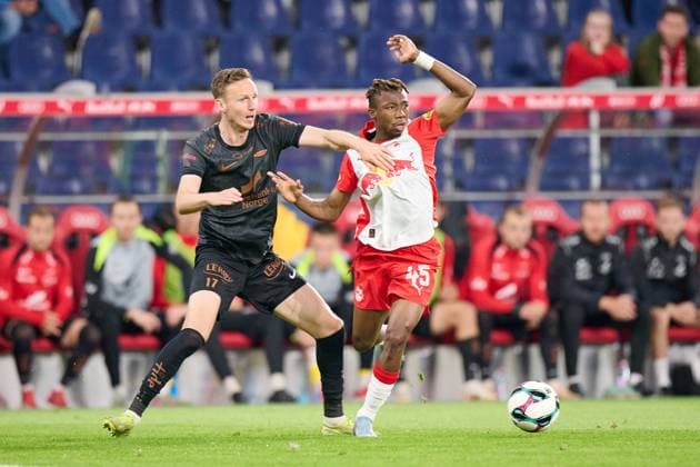 Salzburg, Österreich 30. Juli 2025: Champions League - Qualifikation - 2025 2026 - RB Salzburg vs. SK Brann Im Bild: v. li. im Zweikampf Joachim Soltvedt (SK), Dorgeles Nene (RB) Red Bull Arena Copyright: xFotostandx xWassmuthx