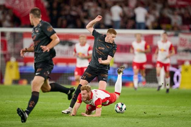 Salzburg, Österreich 30. Juli 2025: Champions League - Qualifikation - 2025 2026 - RB Salzburg vs. SK Brann Im Bild: v. li. im Zweikampf Thore Pedersen (SK) und Yorbe Vertessen (RB) Red Bull Arena Copyright: xFotostandx xWassmuthx
