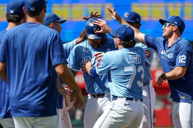 July 30, 2025: Kansas City Royals players swarm designated hitter Salvador Perez (13) celebrating his winning walk off hit during the tenth inning against the Atlanta Braves at Kauffman Stadium in Kansas City, MO. CSM Kansas City United States of America - ZUMAc04_ 20250730_zma_c04_065 Copyright: xDavidxSmithx