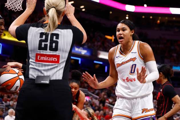 INDIANAPOLIS, IN - JULY 30: Phoenix Mercury forward Satou Sabally (0) pleads her case with the referee during a WNBA, Basketball Damen, USA game between the Phoenix Mercury and the Indiana Fever on July 30, 2025 at Gainbridge Fieldhouse in Indianapolis, IN. (Photo by Jeffrey Brown Icon Sportswire) WNBA: JUL 30 Phoenix Mercury at Indiana Fever EDITORIAL USE ONLY Icon073025015