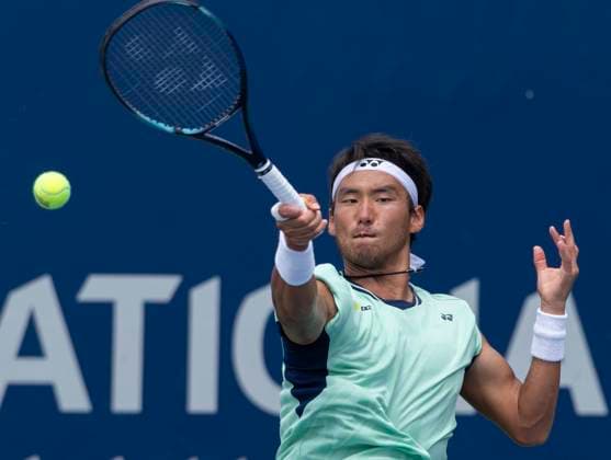 (250731) -- TORONTO, July 31, 2025 -- Bu Yunchaokete of China returns the ball during men s singles second round match between Bu Yunchaokete of China and Lorenzo Sonego of Italy at the 2025 National Bank Open tennis tournament in Toronto, Canada, on July 30, 2025. (Photo by Xinhua) (SP) CANADA-TORONTO-TENNIS-NATIONAL BANK OPEN-MEN S SINGLES ZouxZheng 