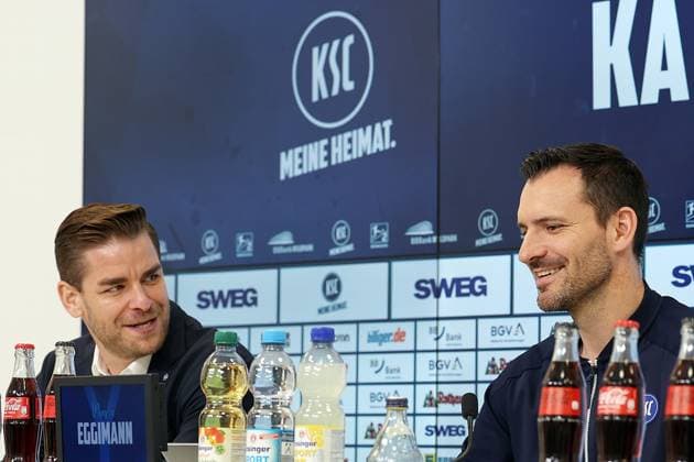 31.07.2025, xrekx, Fussball 2.Bundesliga, Karlsruher SC - Pressekonferenz v.l. Michael Becker Geschäftsführer Geschaeftsfuehrer (Karlsruher SC) Mario Eggimann Geschäftsführer Geschaeftsfuehrer (Karlsruher SC) (DFL DFB REGULATIONS PROHIBIT ANY USE OF PHOTOGRAPHS as IMAGE SEQUENCES and or QUASI-VIDEO) Karlsruhe