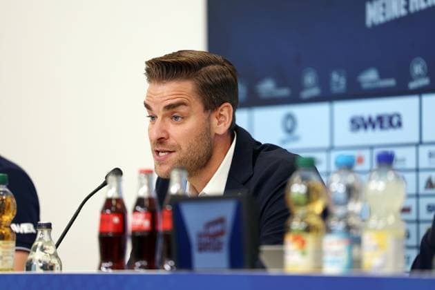 31.07.2025, xrekx, Fussball 2.Bundesliga, Karlsruher SC - Pressekonferenz v.l. Michael Becker Geschäftsführer Geschaeftsfuehrer (Karlsruher SC) (DFL DFB REGULATIONS PROHIBIT ANY USE OF PHOTOGRAPHS as IMAGE SEQUENCES and or QUASI-VIDEO) Karlsruhe
