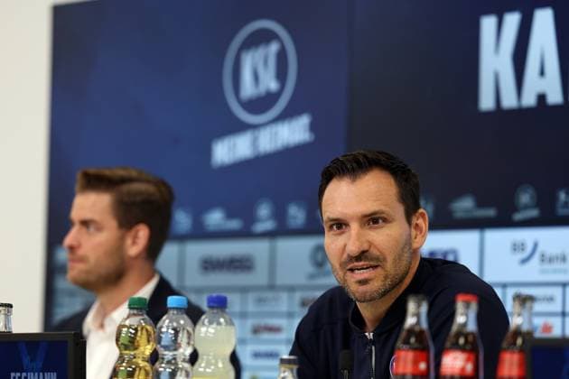 31.07.2025, xrekx, Fussball 2.Bundesliga, Karlsruher SC - Pressekonferenz v.l. Michael Becker Geschäftsführer Geschaeftsfuehrer (Karlsruher SC) Mario Eggimann Geschäftsführer Geschaeftsfuehrer (Karlsruher SC) (DFL DFB REGULATIONS PROHIBIT ANY USE OF PHOTOGRAPHS as IMAGE SEQUENCES and or QUASI-VIDEO) Karlsruhe