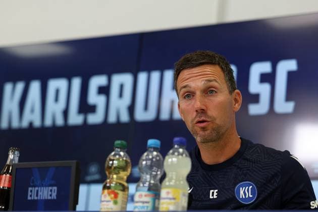 31.07.2025, xrekx, Fussball 2.Bundesliga, Karlsruher SC - Pressekonferenz v.l. Trainer: Christian Eichner (Karlsruher SC) (DFL DFB REGULATIONS PROHIBIT ANY USE OF PHOTOGRAPHS as IMAGE SEQUENCES and or QUASI-VIDEO) Karlsruhe