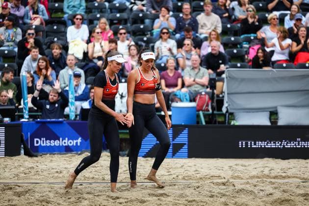 Beachvolleyball I Europameisterschaft 2025 I Gruppenphase I 31.07.2025 Anouk VergÃ -DÃ prÃ (Schweiz) und ZoÃ VergÃ -DÃ prÃ (Schweiz) Düsseldorf Rochusclub Düsseldorfer Tennisclub e.V. Deutschland Copyright: xLobeca JasperxLorenzx