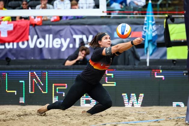 Beachvolleyball I Europameisterschaft 2025 I Gruppenphase I 31.07.2025 Abwehr Anna-Lena Grüne (Deutschland) Düsseldorf Rochusclub Düsseldorfer Tennisclub e.V. Deutschland Copyright: xLobeca JasperxLorenzx