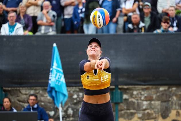 Beachvolleyball I Europameisterschaft 2025 I Gruppenphase I 31.07.2025 Bagger Daniela Ãlvarez Mendoza (Spanien) Düsseldorf Rochusclub Düsseldorfer Tennisclub e.V. Deutschland Copyright: xLobeca JasperxLorenzx