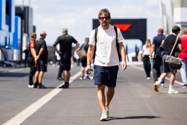 F1 - HUNGARIAN GRAND PRIX 2025 ALONSO Fernando (spa), Aston Martin F1 Team AMR25, portrait during the 2025 Formula 1 Lenovo Hungarian Grand Prix, 14th round of the 2025 FIA Formula One World Championship, WM, Weltmeisterschaft from August 1 to 3, 2025 on the Hungaroring, in Mogyorod, Hungary - MogyorodHungary  Copyright: xJulienxDelfossex