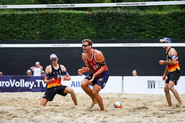 Beachvolleyball I Europameisterschaft 2025 I Gruppenphase I 31.07.2025 Jubel bei Marco Krattiger (Schweiz) nach erfolgreichem Block Düsseldorf Rochusclub Düsseldorfer Tennisclub e.V. Deutschland Copyright: xLobeca JasperxLorenzx