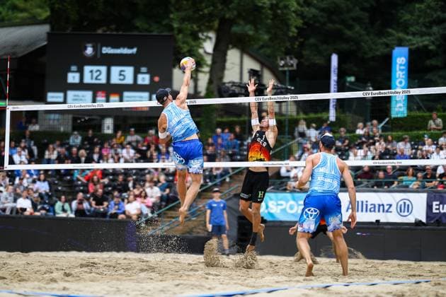 Beachvolleyball I Europameisterschaft 2025 I Gruppenphase I 31.07.2025 Angriff Christian Sandlie Sorum (Norwegen) Düsseldorf Rochusclub Düsseldorfer Tennisclub e.V. Deutschland Copyright: xLobeca JasperxLorenzx