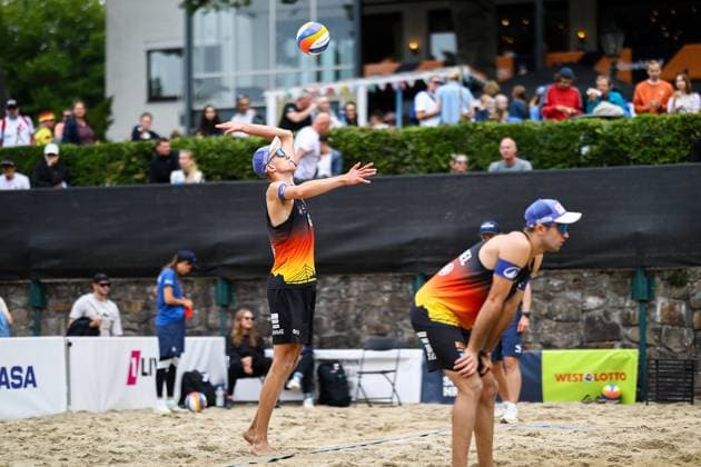 Beachvolleyball I Europameisterschaft 2025 I Gruppenphase I 31.07.2025 Aufschlag Momme Lorenz (Deutschland) Düsseldorf Rochusclub Düsseldorfer Tennisclub e.V. Deutschland Copyright: xLobeca JasperxLorenzx