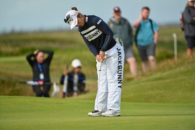 31st July 2025; Royal Porthcawl Golf Club, Porthcawl, Wales; AIG Womens Open Golf, Round 1; Shuri Sakuma putting on the 13th hole  AledxHopkins