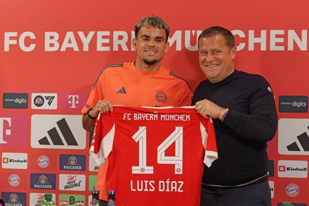 Neuzugang, Luis Diaz und Sportvorstand Max Eberl, Trikot, Nummer 14, Fussball FC Bayern München Vorstellung von Luis Diaz Pressekonferenz an der Säbenerstrasse 31.07.2025 FOTO: Mladen Lackovic LakoPress *** New signing, Luis Diaz and sports director Max Eberl, jersey, number 14, Football FC Bayern Munich Presentation of Luis Diaz Press conference at Säbenerstrasse 31 07 2025 PHOTO Mladen Lackovic LakoPress