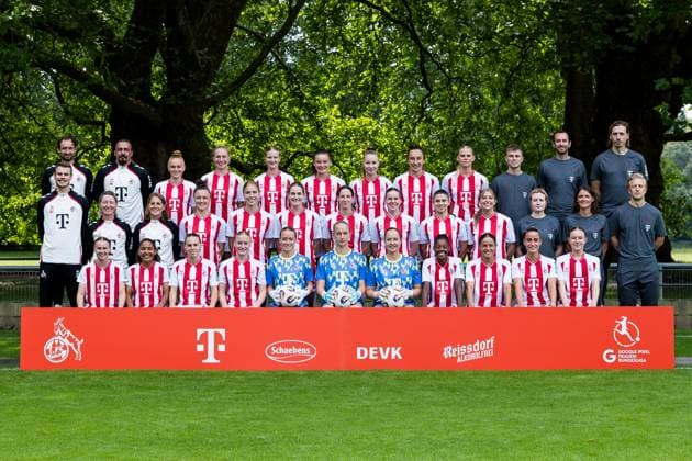 Google Pixel Frauen-Bundesliga, Mannschaftsfoto und Portraittermin; 31.07.2025 Hintere Reihe von links: Sven Gruel (Co-Trainer 1. FC Köln), Marc Ernzer (Torwarttrainer 1. FC Köln), Laura Vogt (1. FC Köln, 8), Pauline Bremer (1. FC Köln, 11), Anna-Lena Stolze (1. FC Köln, 7), Amelie Bohnen (1. FC Köln, 15), Weronika Zawistowska (1. FC Köln, 10), Sylwia Matysik (1. FC Köln, 20), Julia Schiffarth (1. FC Köln, 22), Sebastian Kirschbaum (Teammanager 1. FC Köln), Max Beyer (Mannschaftsarzt 1. FC Köln) Mittlere Reihe von links: Noah Eberhardt (Co-Trainer 1. FC Köln), Jaqueline Dünker (Co-Trainerin 1. FC Köln), Britta Carlson (Trainerin 1. FC Köln), Marina Hegering (1. FC Köln, 33), Sara Agrez (1. FC Köln, 4), Taylor Ziemer (1. FC Köln, 18), Sara Agrez (1. FC Köln, 4), Adriana Achcinska (1. FC Köln, 9), Martyna Wiankowska (1. FC Köln, 26), Zoe Hasenauer (1. FC Köln, 16), Inga Wester (Physiotherapeutin 1. FC Köln), Maike Stollenwerk (Physiotherapeutin 1. FC Köln) , Michael Bröckelmann (Physiotherapeut 1. FC Köln) Vordere Reihe von links: Laura Donhauser (1. FC Köln, 25), Ella Touon (1. FC Köln, 24), Dora Zeller (1. FC Köln, 19), Anna Gerhardt (1. FC Köln, 21), Lisa Schmitz (1. FC Köln, 1), Paula Hoppe (1. FC Köln, 12), Aurora Mikalsen (1. FC Köln, 23), Lydia Andrade (1. FC Köln, 17), Laura Feiersinger (1. FC Köln, 27), Vanessa Leimenstoll (1. FC Köln, 29), Carlotta Imping (1. FC Köln, 14) Google Pixel Frauen-Bundesliga, Mannschaftsfoto und Portraittermin Saison 2025 26, Köln, Platz 2 am 31.07.2025 Copyright: xBEAUTIFULxSPORTS Wunderlx
