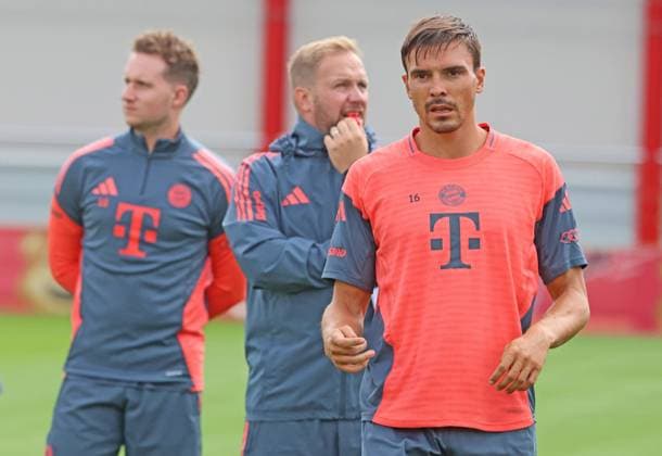16 Joao Palhinha, Portraet, Portrait, Fussball FC Bayern München Training an der Säbenerstrasse 31.07.2025 FOTO: Mladen Lackovic LakoPress