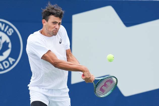ATP, Tennis Herren Masters 1000 National Bank Open Toronto Presented by Rogers 2025 - Day 6 Emilio Nava of the United States plays a backhand against Karen Khachanov of Russia during the Men s Singles third round match on day 6 of the ATP Masters 1000 National Bank Open at Sobeys Stadium. on July 31, 2025 in Toronto, Canada. (Photo by Leonardo Ramirez Eyepix Group) Copyright: xLeonardoxRamirezx xEyepixxGroupx LR-31072025-02994