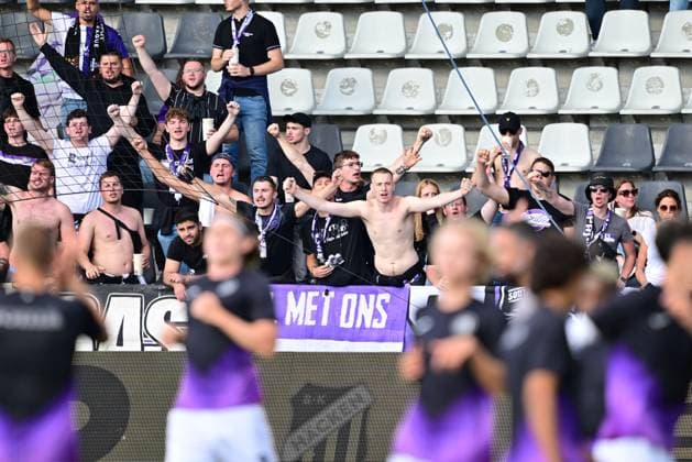 GOTHENBURG, SWEDEN 20250731 Anderlecht supporters during Thursday s football match, second qualifying round for the Europa League, between Sweden s BK Häcken and Belgium s RSC Anderlecht at Hisingen Arena in Gothenburg, Sweden, July 31, 2025. GÖTEBORG SWEDEN x9200x