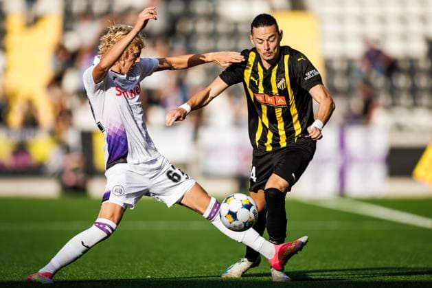 250731 Basile Vroninks of Anderlecht and Amor Layouni of Häcken during the UEFA Europa League second qualifying round match between Häcken and Anderlecht on July 31, 2025 in Gothenburg. BELGIUM OUT Photo: Michael Erichsen BILDBYRAN COP 89 MI0858 fotboll football soccer fotball uefa europa league kval europa league häcken anderlecht bbeng Copyright: MICHAELxERICHSEN BB250731MI015