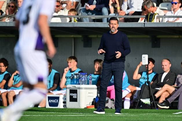 GÖTEBORG, SVERIGE 20250731 Anderlechts tränare Besnik Hasi under torsdagens fotbollsmatch, andra kvalomgangen till Europa League, mellan Sveriges BK Häcken och Belgiens RSC Anderlecht pa Hisingen Arena i Göteborg, Sverige, 31 juli 2025. GÖTEBORG SVERIGE x9200x