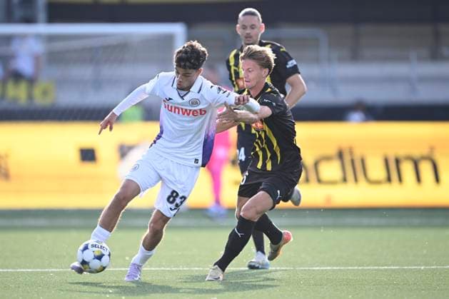 BK Hacken v RSC Anderlecht - UEFA Europa League GOTHENBURG, SWEDEN - JULY 31 : Degreef Tristan midfielder of RSC Anderlecht is challenged by Holm Samuel Leach midfielder of BK Hacken during the UEFA Europa League 2025 26 second qualifying round second leg between BK Hacken and RSC Anderlecht on July 31, 2025 in Gothenburg, Sweden, 31 07 2025 Gothenburg Sweden  Copyright: xNicoxVereeckenx