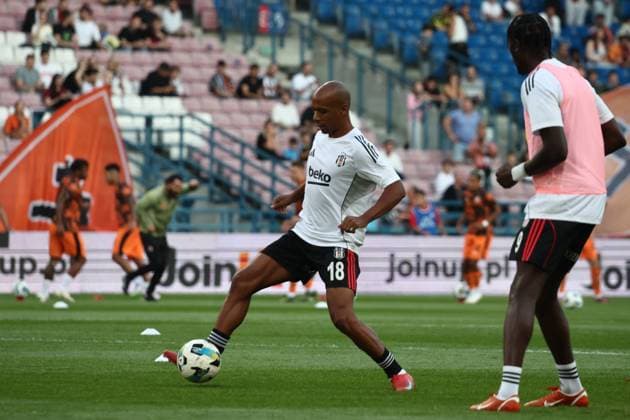 Besiktas v Shakhtar Donetsk - UEFA Europa League qualifying round KRAKOW, POLAND - JULY 31: Joao Mario (18) of Besiktas warms up ahead of the UEFA Europa League second qualifying round rematch between Besiktas and Shakhtar Donetsk at Henryk Reyman Municipal Stadium in Krakow, Poland on July 31, 2025. Jakub Porzycki Anadolu Krakow Poland. Editorial use only. Please get in touch for any other usage.  Copyright: x2025xAnadoluxJakubxPorzyckix