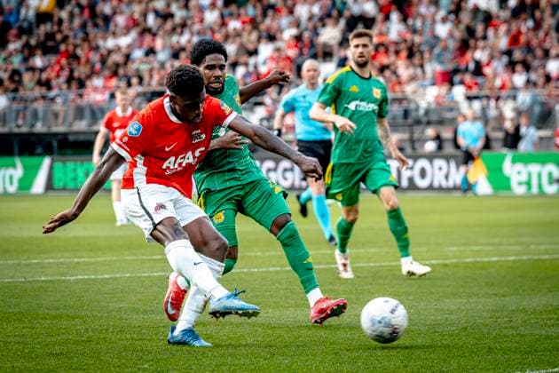AZ Alkmaar forwarder Ernest Poku, Ilves Tampere forwarder Jardell Kanga during the match AZ - Ilves at the AFAS stadium for the Conference League - Second qualifying round - 2nd leg season 2025-2026 in ALKMAAR, Netherlands on 31 july 2025, (photo by Marcel van Dorst EYE4images DeFodi Images)