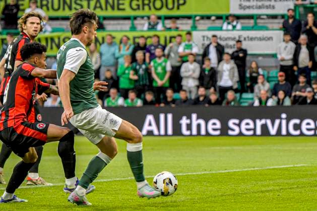 Hibernian v FC Midtjylland UEFA Europa League Kieron Bowie of Hibernian™s goal is ruled out during the UEFA Europa League Second Qualifying Round Second Leg match at Easter Road, Edinburgh UK Newspapers OUT Copyright: xJamiexJohnstonx FIL-22025-0048